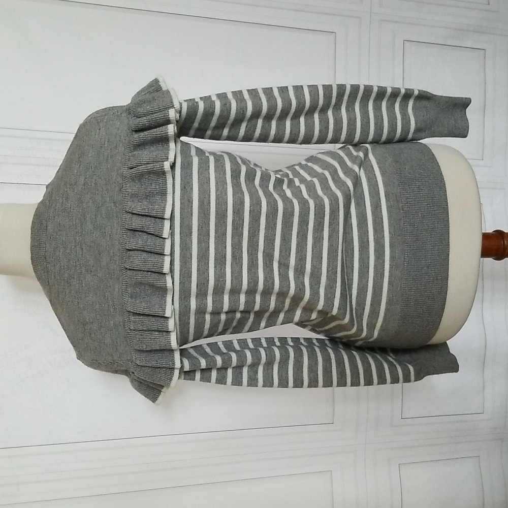 Le Lis Ruffle Knit Sweater - Picture 5 of 9